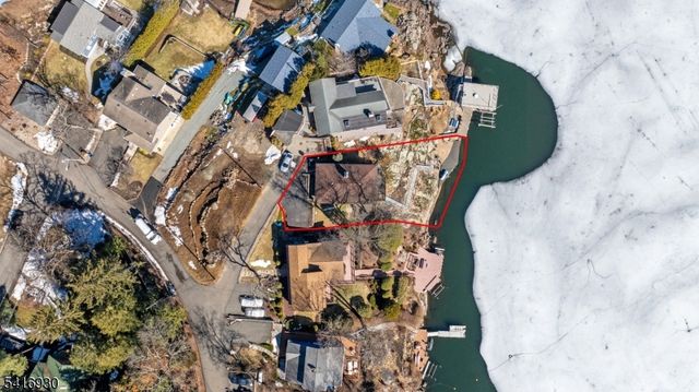 11 Wildwood Shores Dr, Hopatcong Boro, NJ 07843