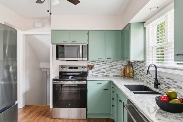 1422 LAKEWOOD Drive, Bettendorf, IA 52722