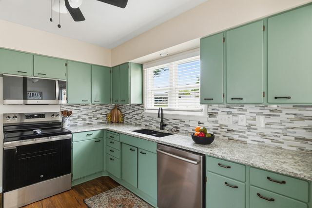 1422 LAKEWOOD Drive, Bettendorf, IA 52722