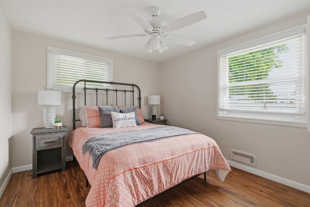 1422 LAKEWOOD Drive, Bettendorf, IA 52722