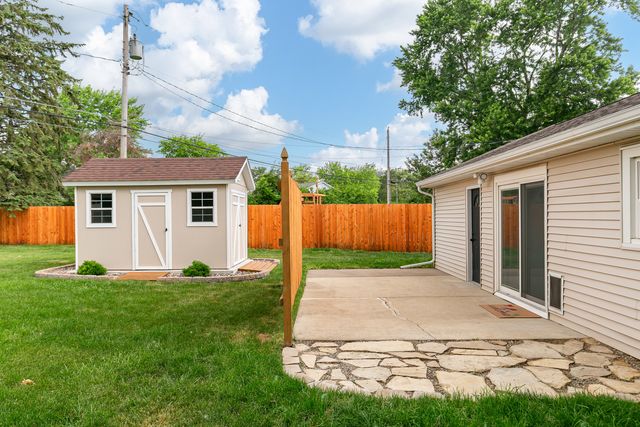 1422 LAKEWOOD Drive, Bettendorf, IA 52722