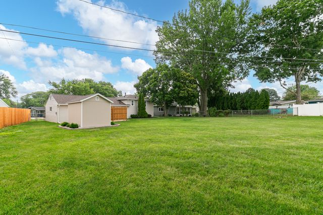 1422 LAKEWOOD Drive, Bettendorf, IA 52722