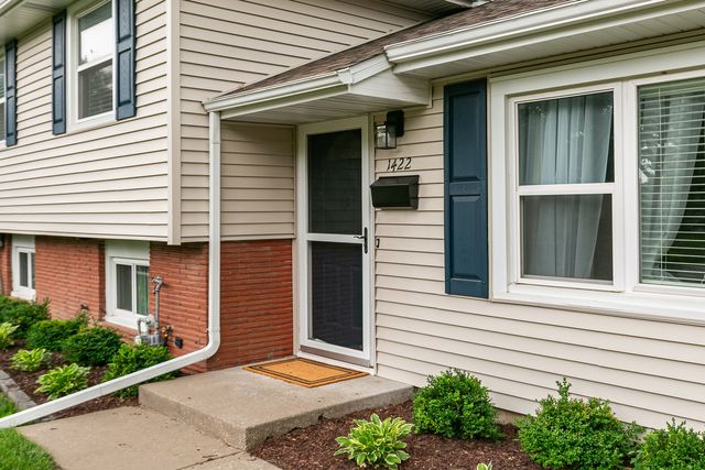 1422 LAKEWOOD Drive, Bettendorf, IA 52722