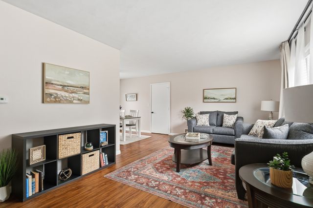 1422 LAKEWOOD Drive, Bettendorf, IA 52722
