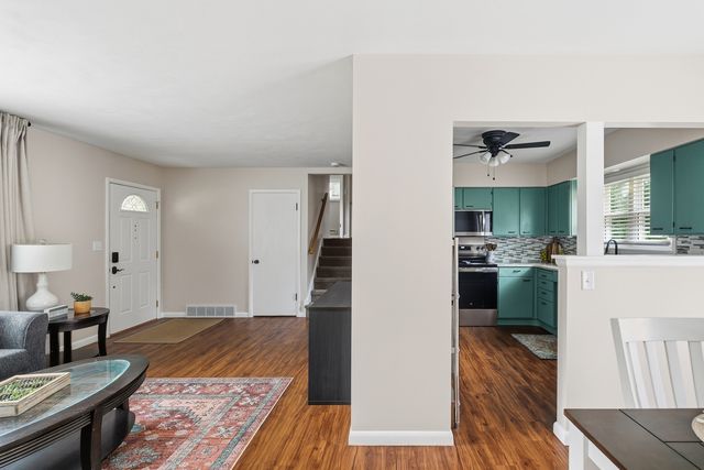 1422 LAKEWOOD Drive, Bettendorf, IA 52722