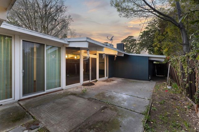 1936 Edgewood Drive, Palo Alto, CA 94303