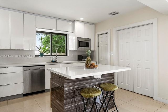 11335 NW 59th Ct, Hialeah, FL 33012