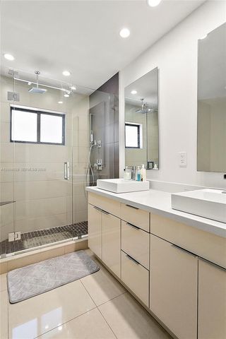 11335 NW 59th Ct, Hialeah, FL 33012