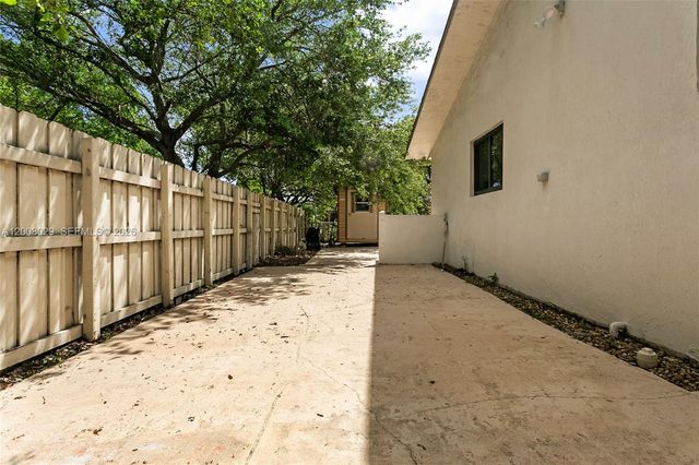 11335 NW 59th Ct, Hialeah, FL 33012