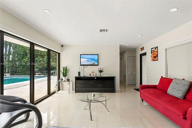 11335 NW 59th Ct, Hialeah, FL 33012