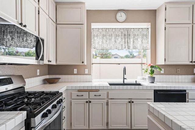 1593 Avenida Guillermo, Oceanside, CA 92056