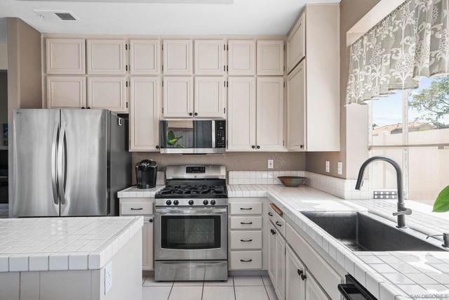 1593 Avenida Guillermo, Oceanside, CA 92056