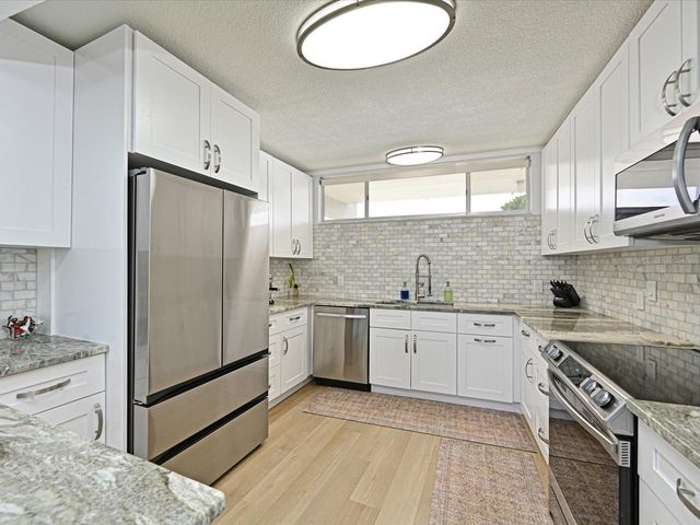 100 SANDS POINT ROAD 225, Longboat Key, FL 34228