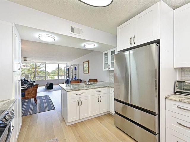 100 SANDS POINT ROAD 225, Longboat Key, FL 34228