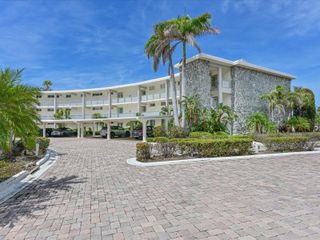 100 SANDS POINT ROAD 225, Longboat Key, FL 34228