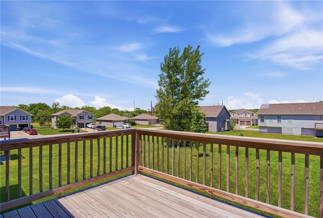9712 E 221st Street, Peculiar, MO 64078