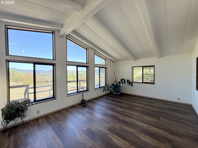 336 SCHUDEISKE Rd, Sutherlin, OR 97479