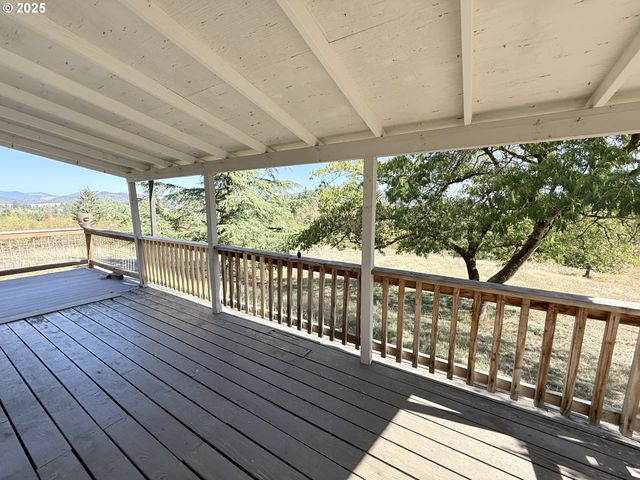 336 SCHUDEISKE Rd, Sutherlin, OR 97479