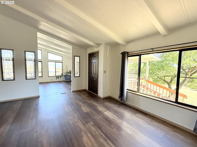 336 SCHUDEISKE Rd, Sutherlin, OR 97479