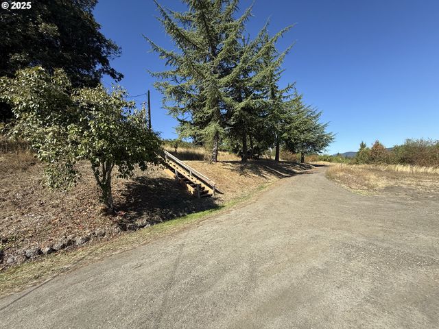 336 SCHUDEISKE Rd, Sutherlin, OR 97479