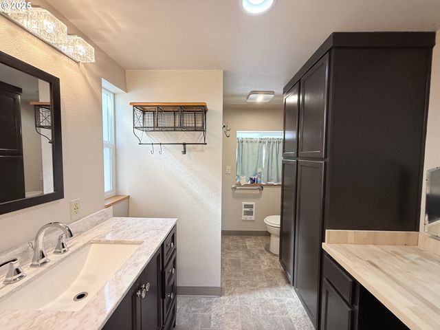 336 SCHUDEISKE Rd, Sutherlin, OR 97479