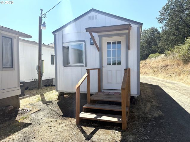 336 SCHUDEISKE Rd, Sutherlin, OR 97479