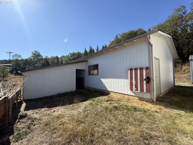 336 SCHUDEISKE Rd, Sutherlin, OR 97479