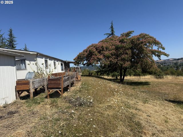 336 SCHUDEISKE Rd, Sutherlin, OR 97479