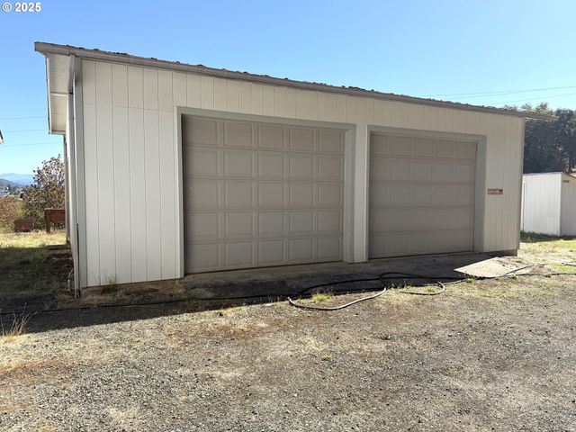 336 SCHUDEISKE Rd, Sutherlin, OR 97479