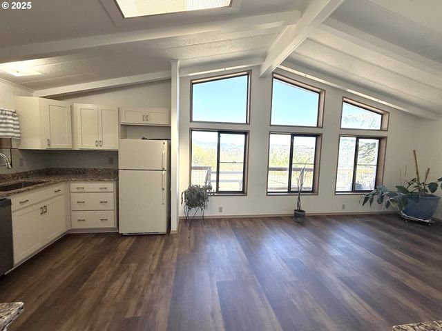 336 SCHUDEISKE Rd, Sutherlin, OR 97479