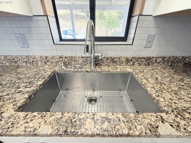 336 SCHUDEISKE Rd, Sutherlin, OR 97479