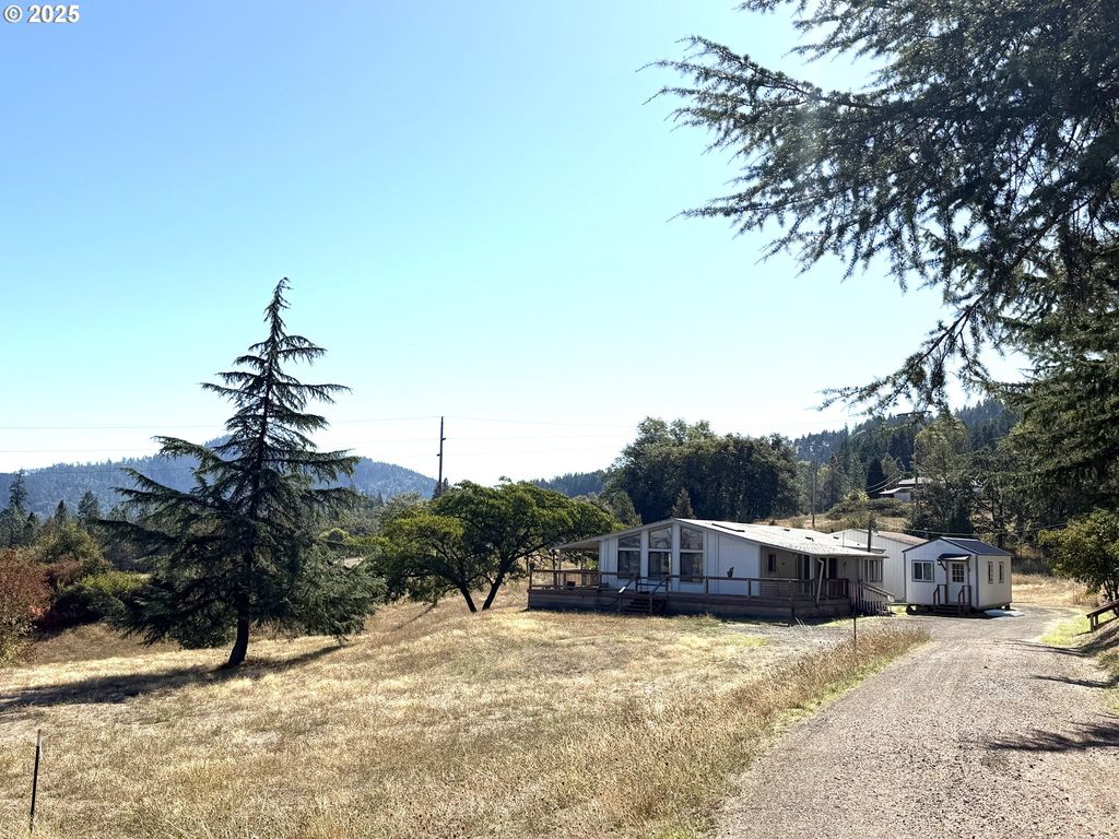 336 SCHUDEISKE Rd, Sutherlin, OR 97479