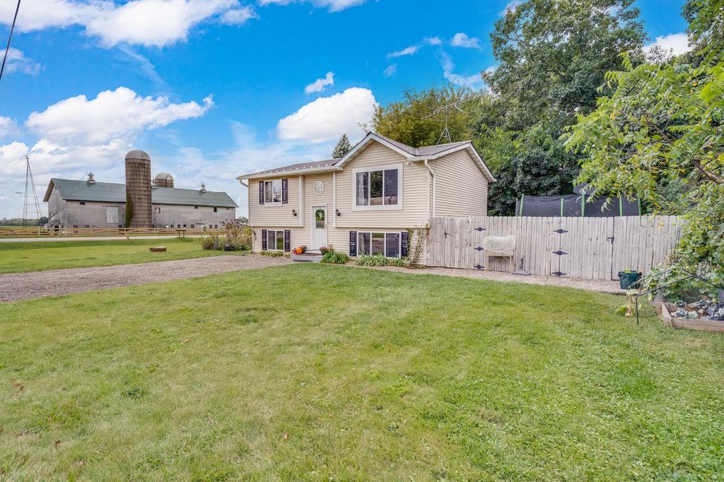 11510 270th AVENUE, Trevor, WI 53179