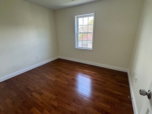 6 N Rocliffe St, Fall River, MA 02723