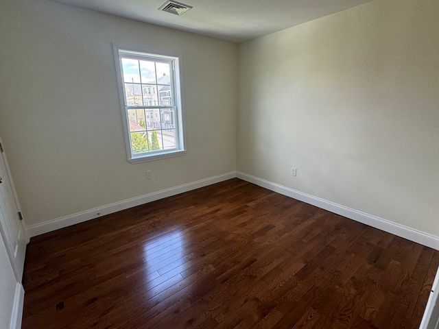 6 N Rocliffe St, Fall River, MA 02723