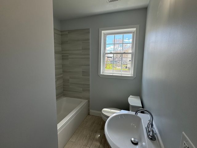 6 N Rocliffe St, Fall River, MA 02723