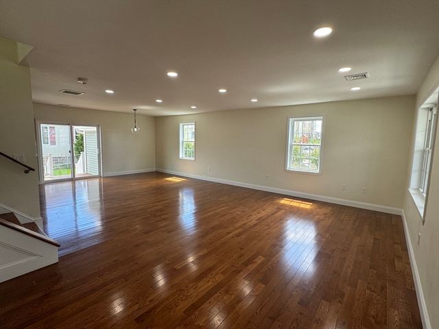 6 N Rocliffe St, Fall River, MA 02723