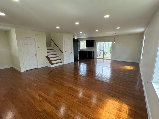6 N Rocliffe St, Fall River, MA 02723