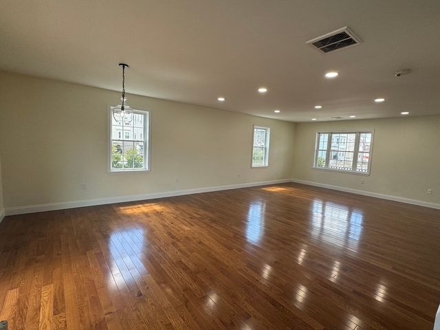 6 N Rocliffe St, Fall River, MA 02723