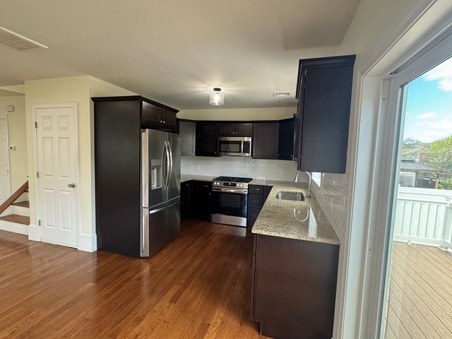 6 N Rocliffe St, Fall River, MA 02723