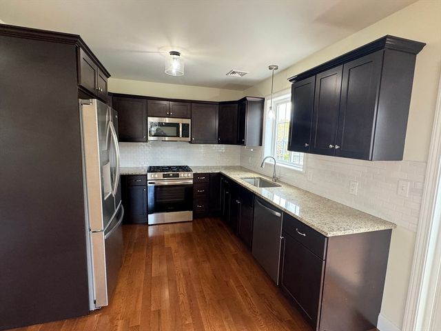 6 N Rocliffe St, Fall River, MA 02723