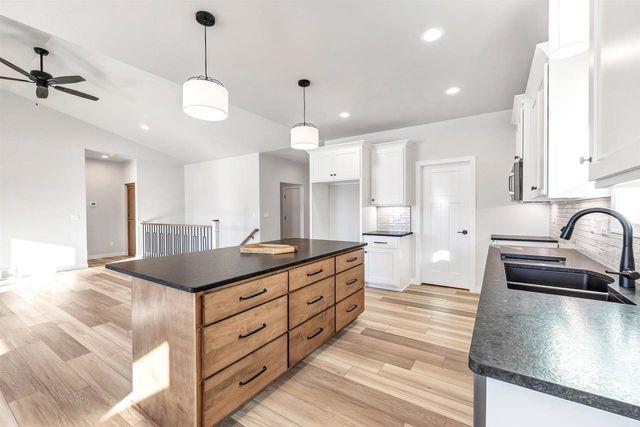 1270 AUTUMN FIELD LANE, De Pere, WI 54115