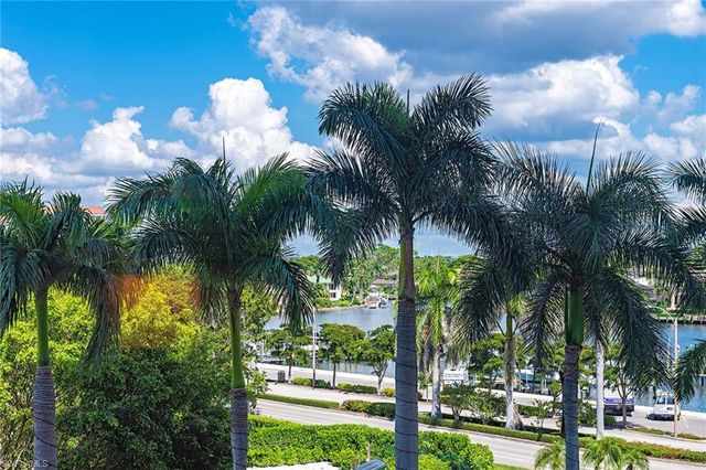 4501 Gulf Shore BLVD N # 404, Naples, FL 34103