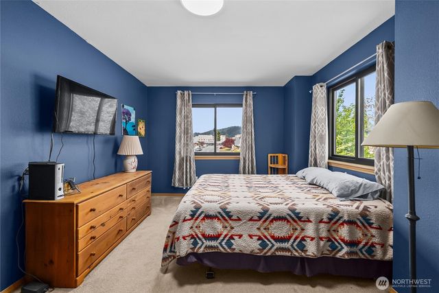 15902 65th Street Ct E, Sumner, WA 98390