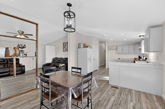 50 Calle Medio, Los Lunas, NM 87031