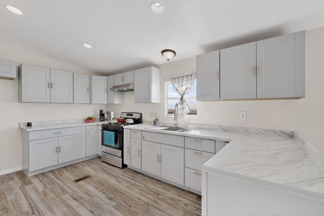 50 Calle Medio, Los Lunas, NM 87031