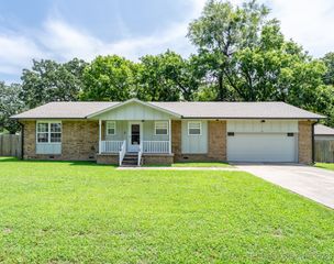 2106 Brenda Avenue, Tahlequah, OK 74464