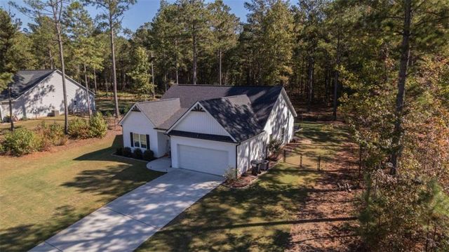 659 Park Pine Circle, Grantville, GA 30220