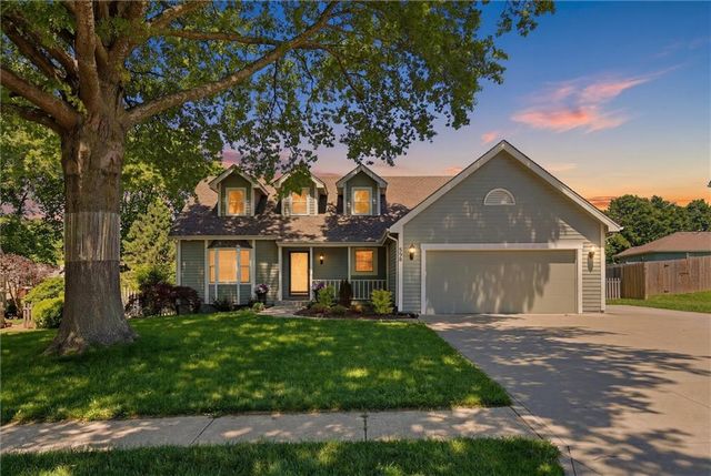528 NE Bordner Drive, Lee's Summit, MO 64086