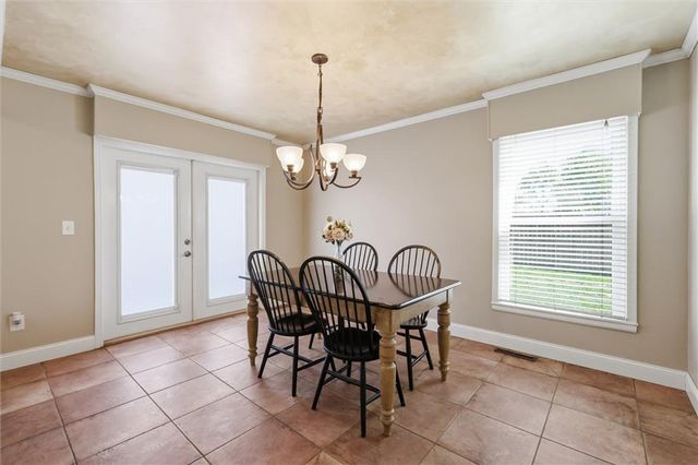 528 NE Bordner Drive, Lee's Summit, MO 64086